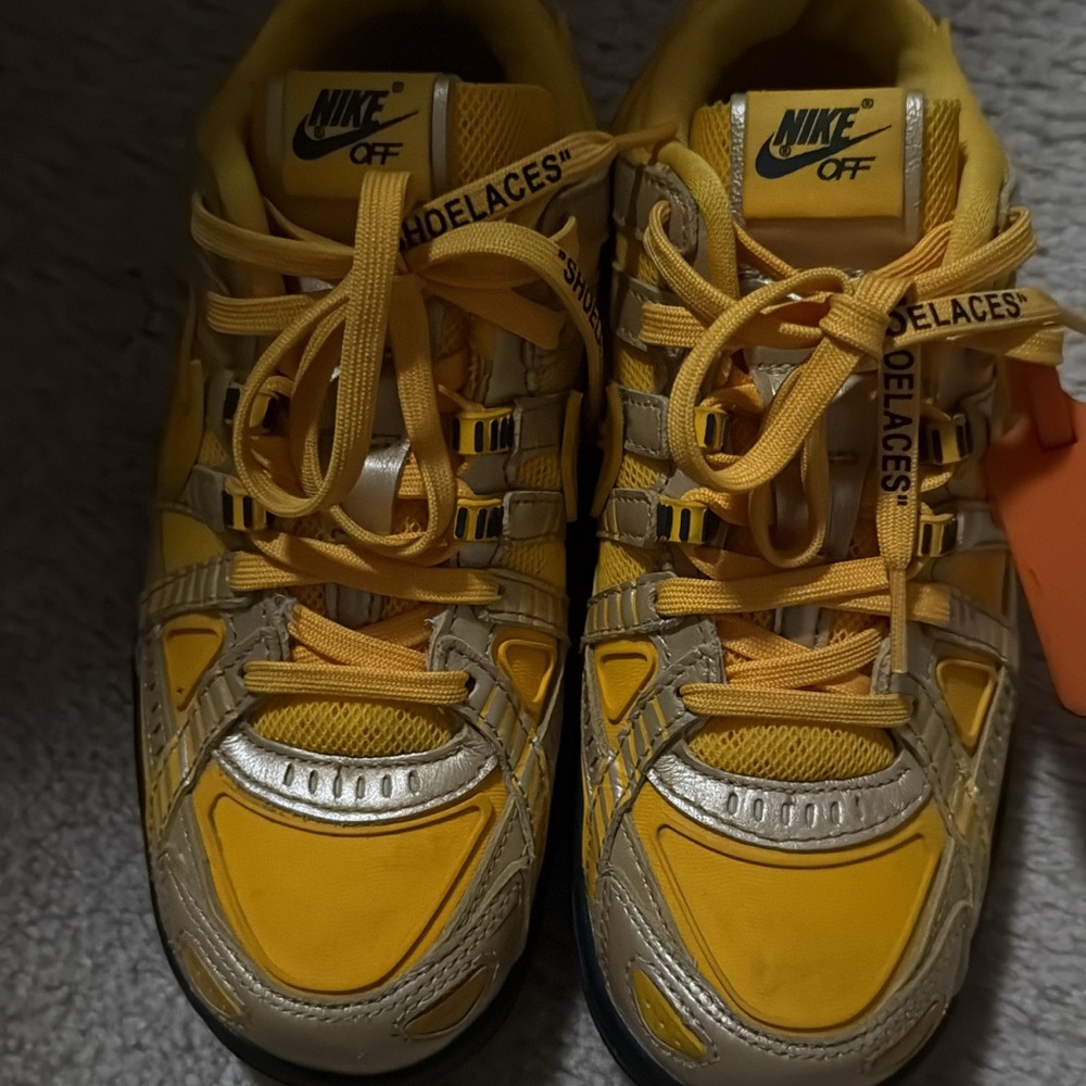 nike air rubber dunk off white university gold 
(only been worn twice)